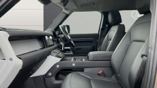 Land Rover Defender 3.0 D250 SE 110 5dr Auto Diesel Estate